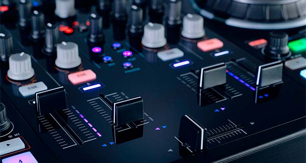 Топ 5 DJ-контроллеров для начинающих 2016 beat.com.ua